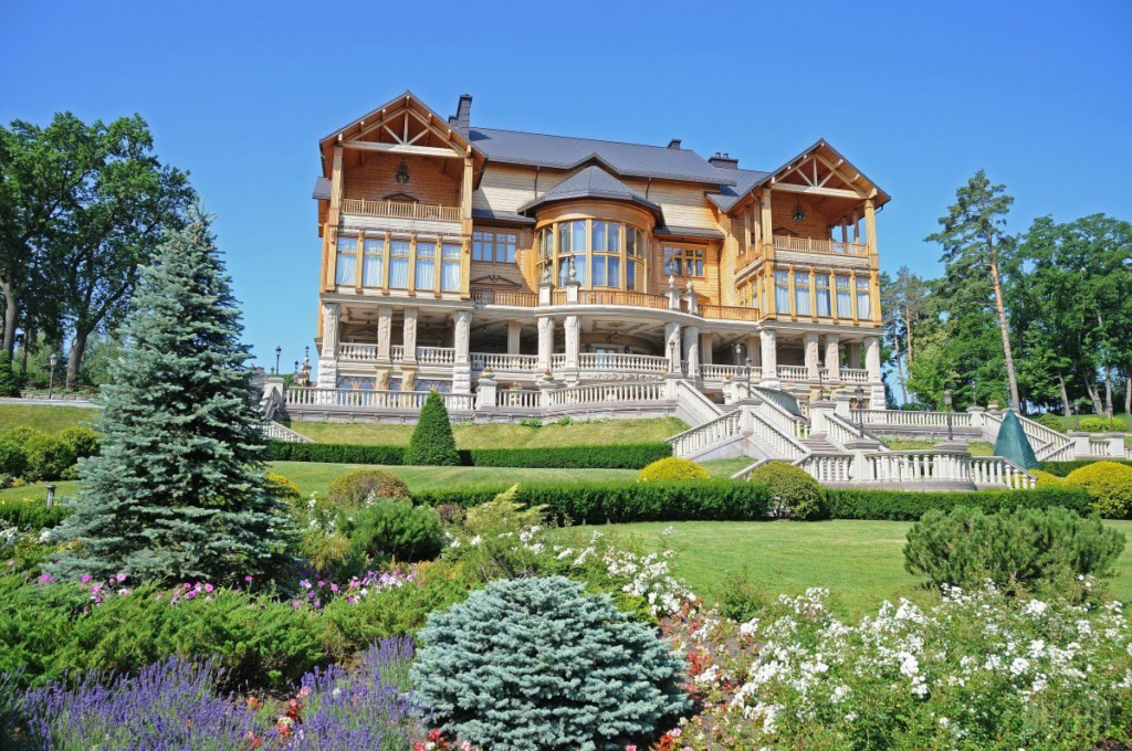 Mansion in Kyiv (Pushcha-Vodytsia neighborhood)