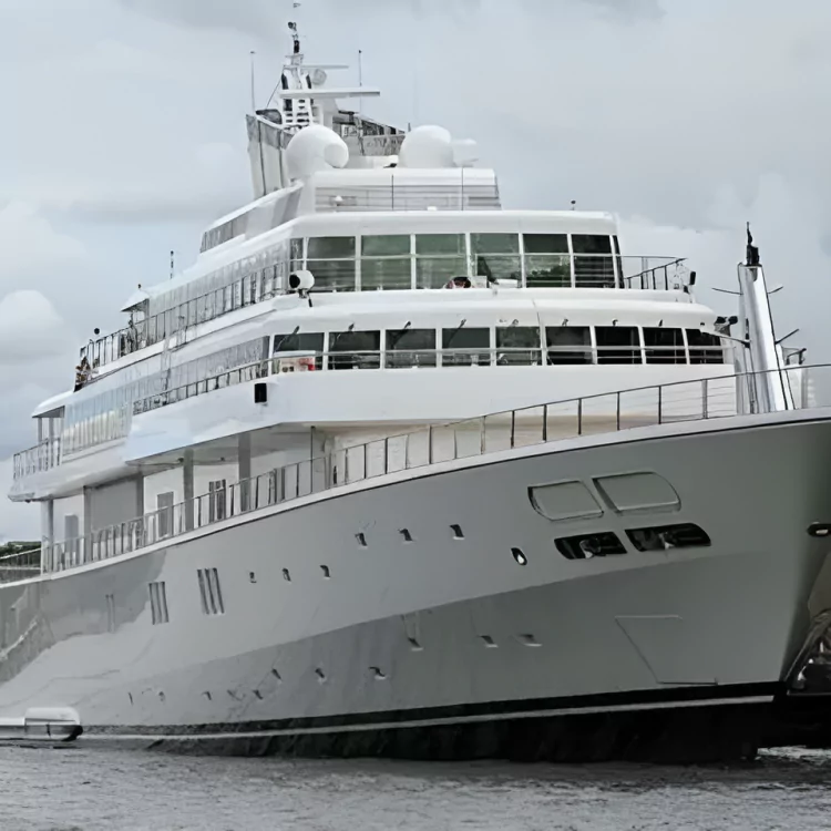 Luxurious yacht of Igor Olenicoff